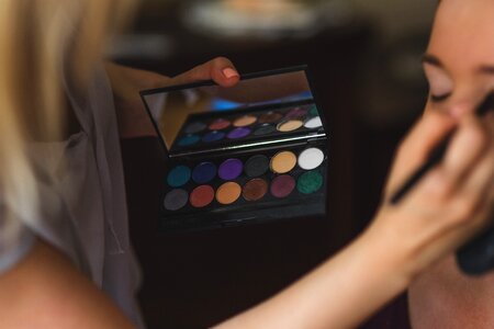 Artist applying eyeshadow photo