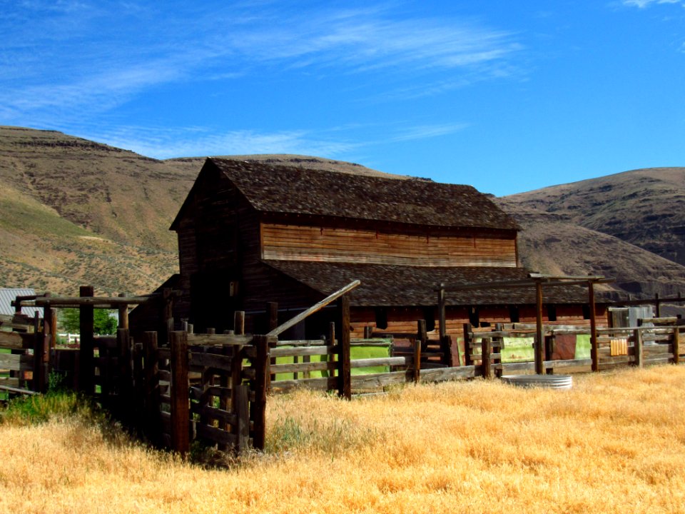 Murtha Ranch at Cottonwood Canyon SP in OR