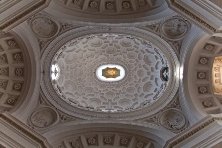 Architecture dome ceiling photo
