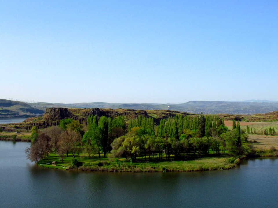 Horsethief Lake in WA