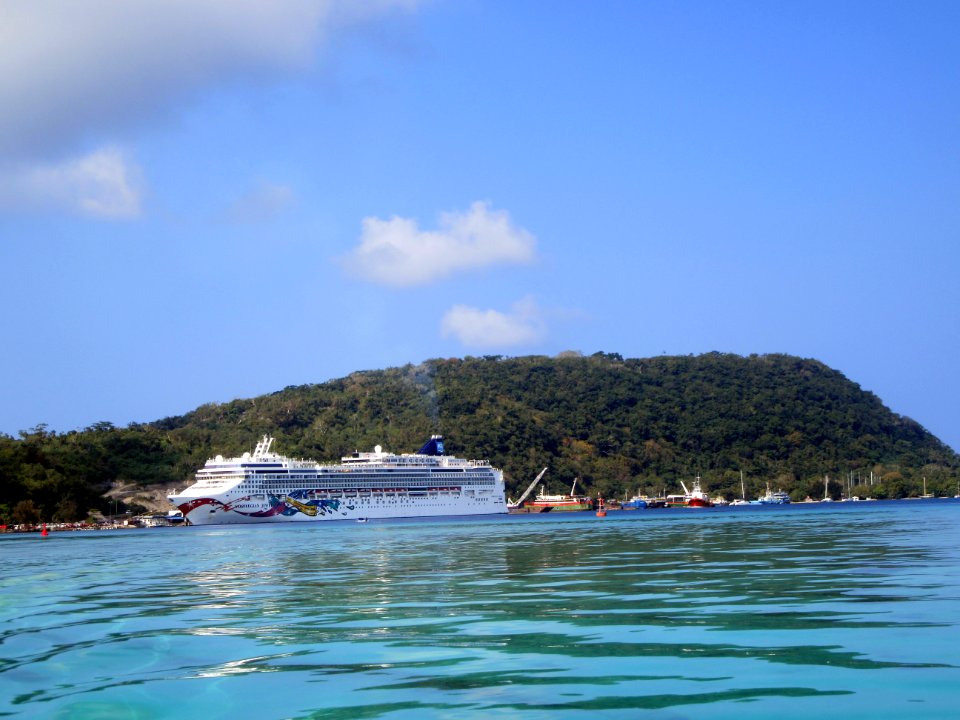 Norwegian Jewel in Vanuatu