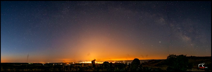 Panorámica nocturna sobre Ávila