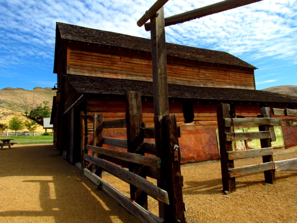 Murtha Ranch at Cottonwood Canyon SP in OR