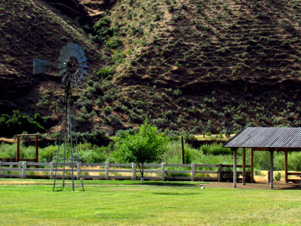 Murtha Ranch at Cottonwood Canyon SP in OR