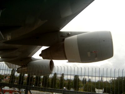 Turbine Boeing 747 photo
