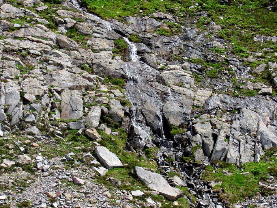 Waterfall at Skyline Trail at Mt. Rainier NP in WA