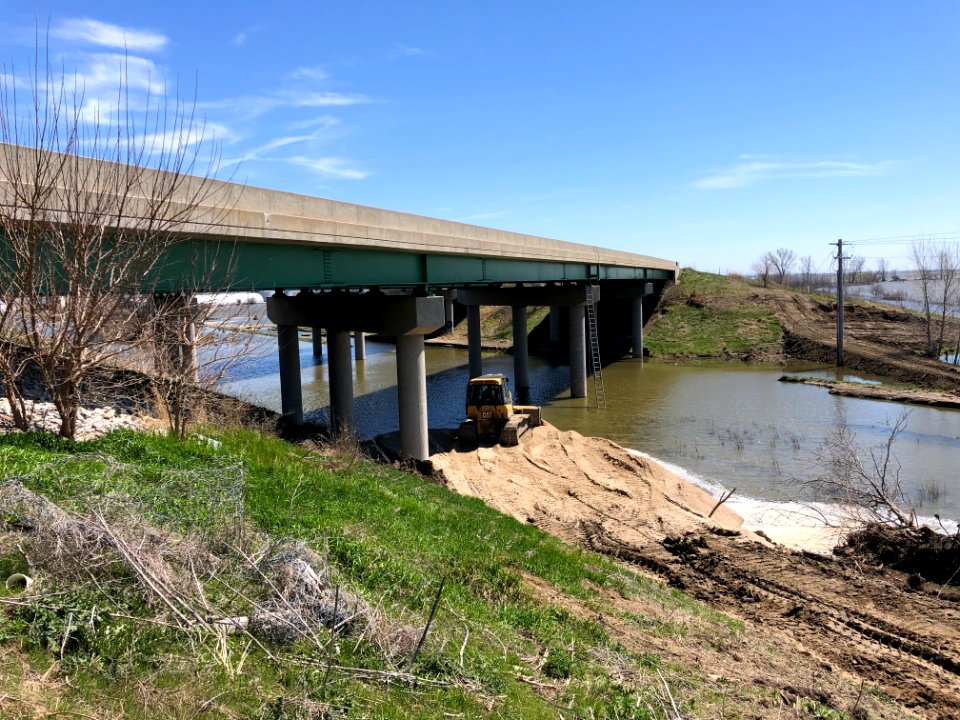 4/16/19 - I-29 bridge instrumentation work