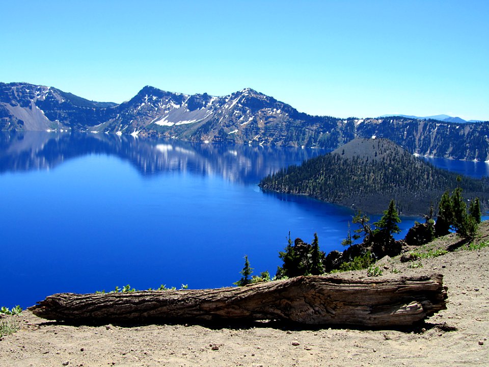 Crater Lake National Park in Oregon