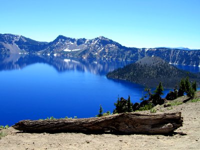 Crater Lake National Park in Oregon photo