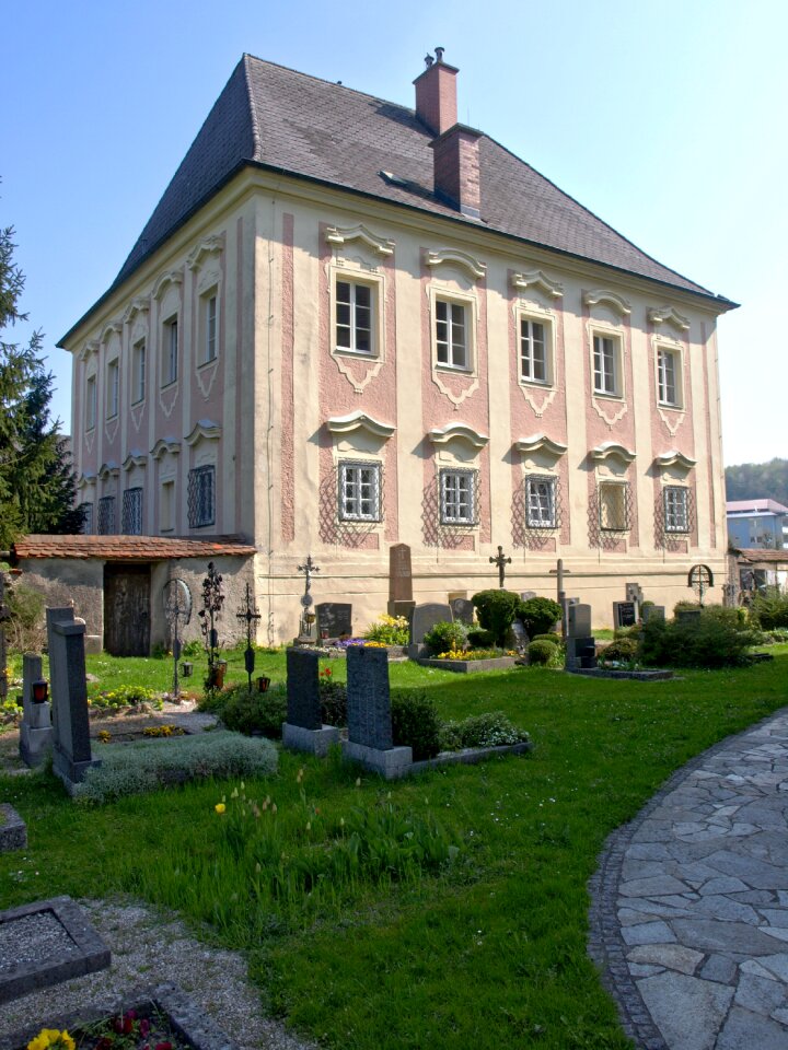 House building cemetary