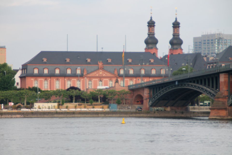 Landtagg Rheinland-Pfalz, Theodor-Heuss-Brücke
