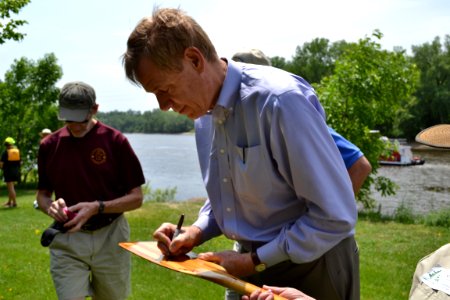 Signing in photo