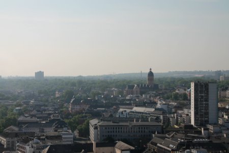 Mainz Altstadt, im Hintergrund St. Stephan