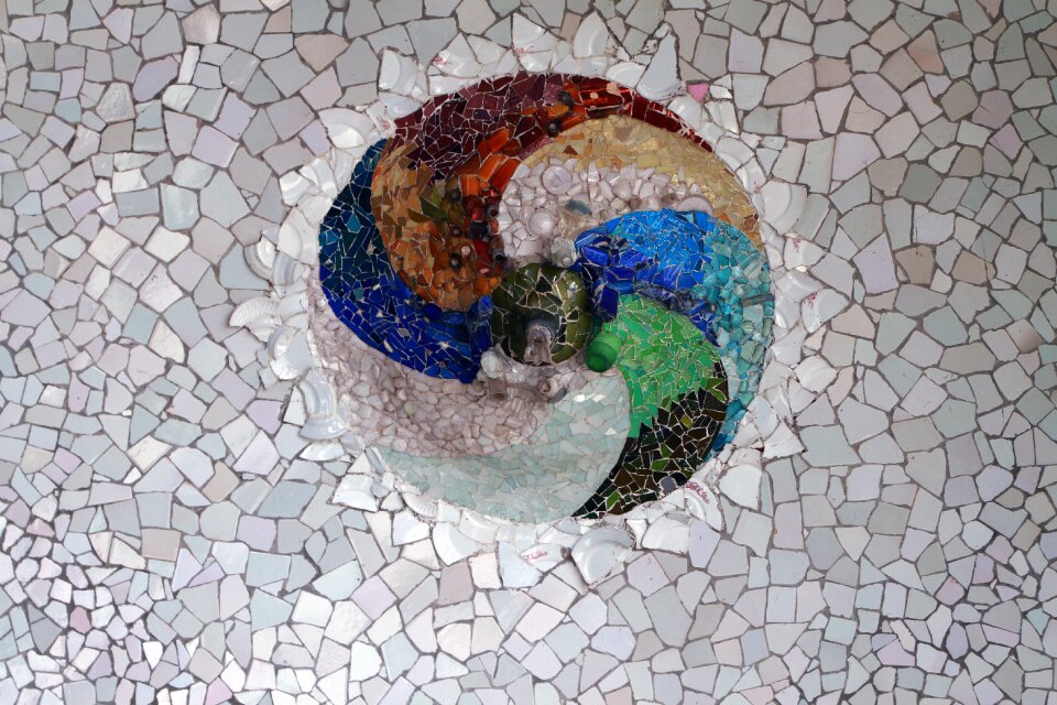 Gaudi texture broken tile