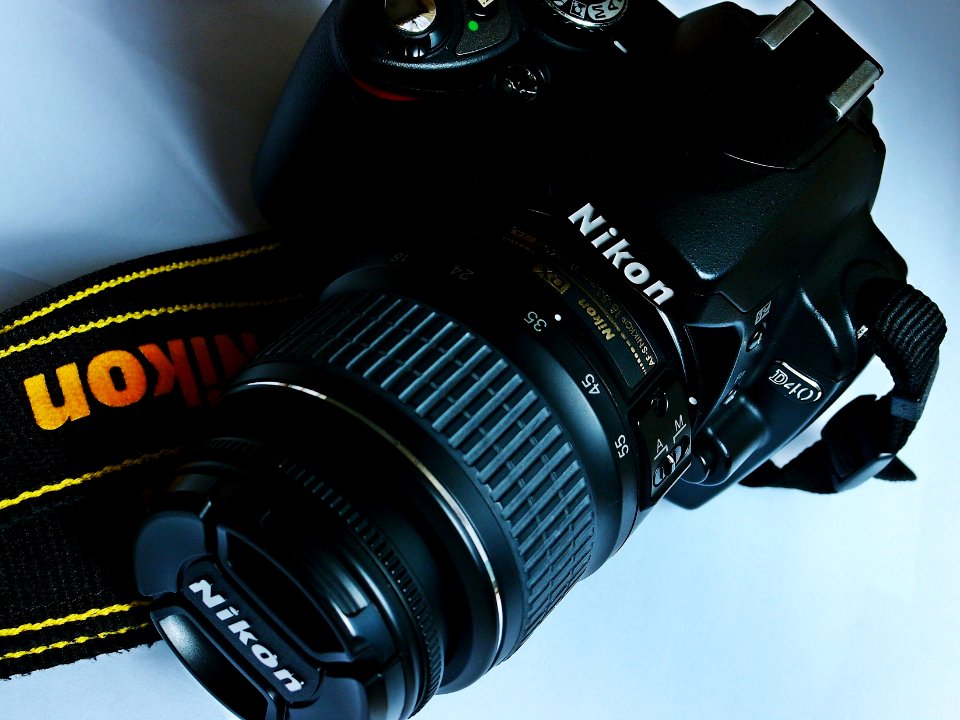 Nikon D40 & AF-S DX Nikkor 18-55mm F3.5-5.6GⅡ ED