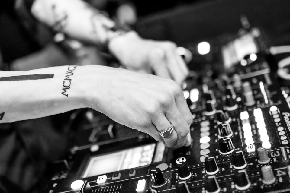 Nightclub sound party