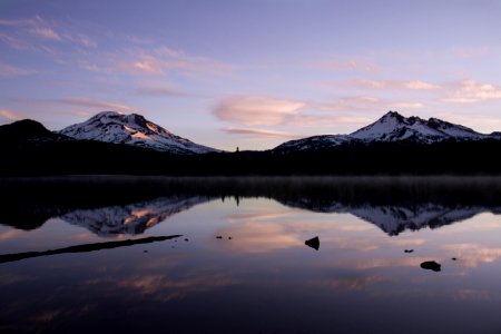 Sunrise at Sparks Lake, Oregon .