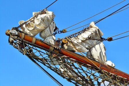 Rigging masts seafaring