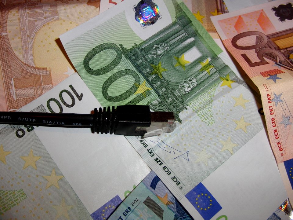 Netzkabel und Geld