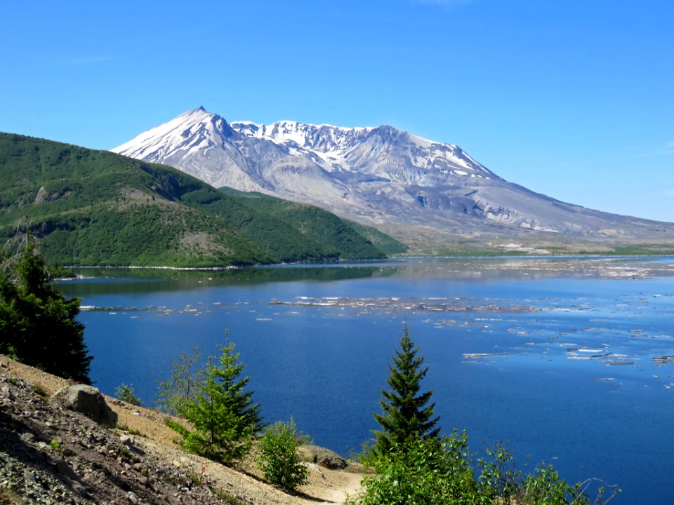 Spirit Lake at Mt. St. Helens NM in WA