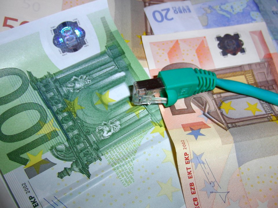 Netzkabel und Geld