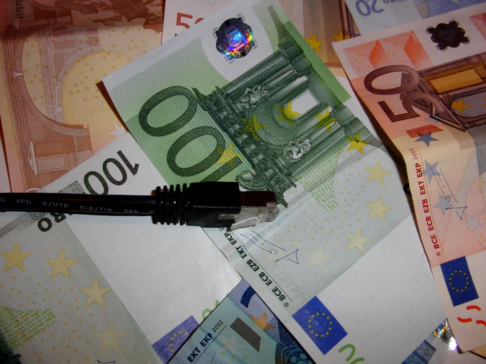 Netzkabel und Geld