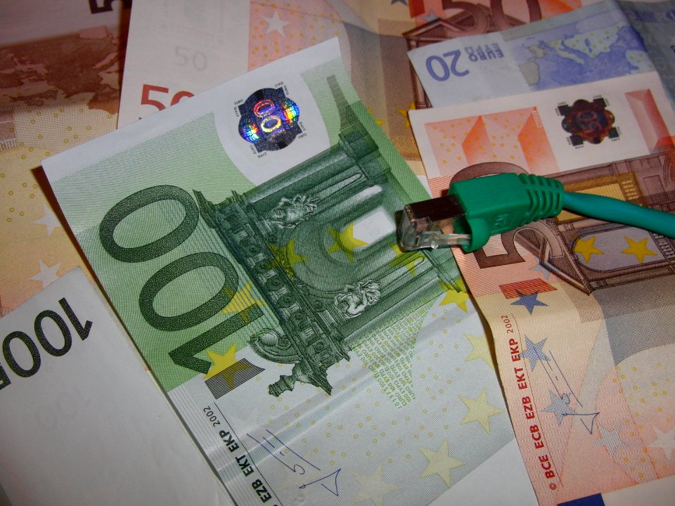 Netzkabel und Geld