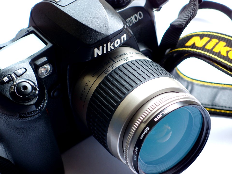 AF Zoom Nikkor 28-80mm F3.3-5.6G