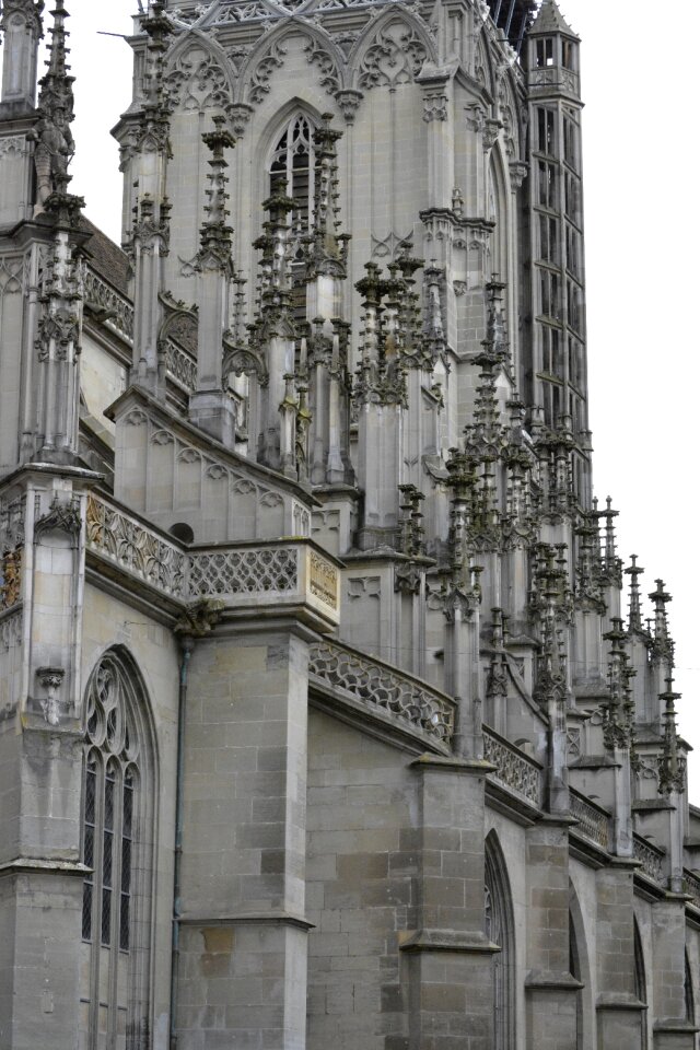 Building spire tower