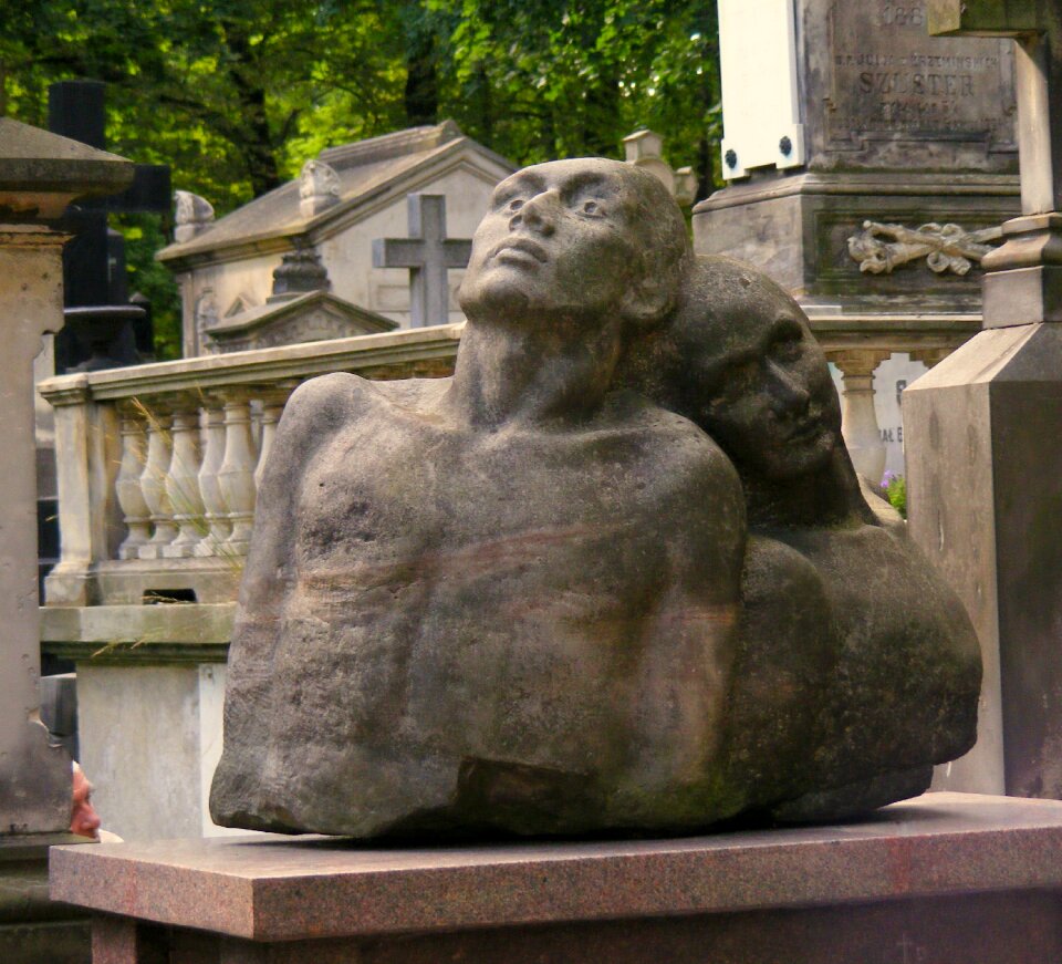 Graves sculpture monument
