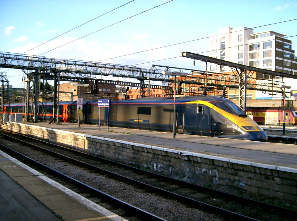 GNER-Eurostar-3306-KingsCross-CIMG1342