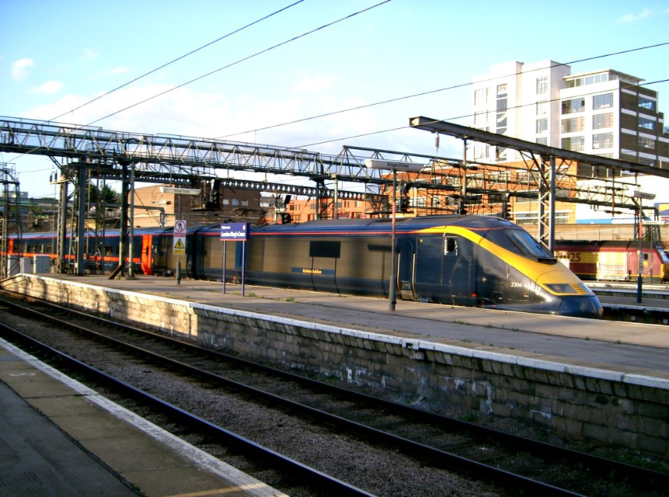 GNER-Eurostar-3306-KingsCross-CIMG1342 photo