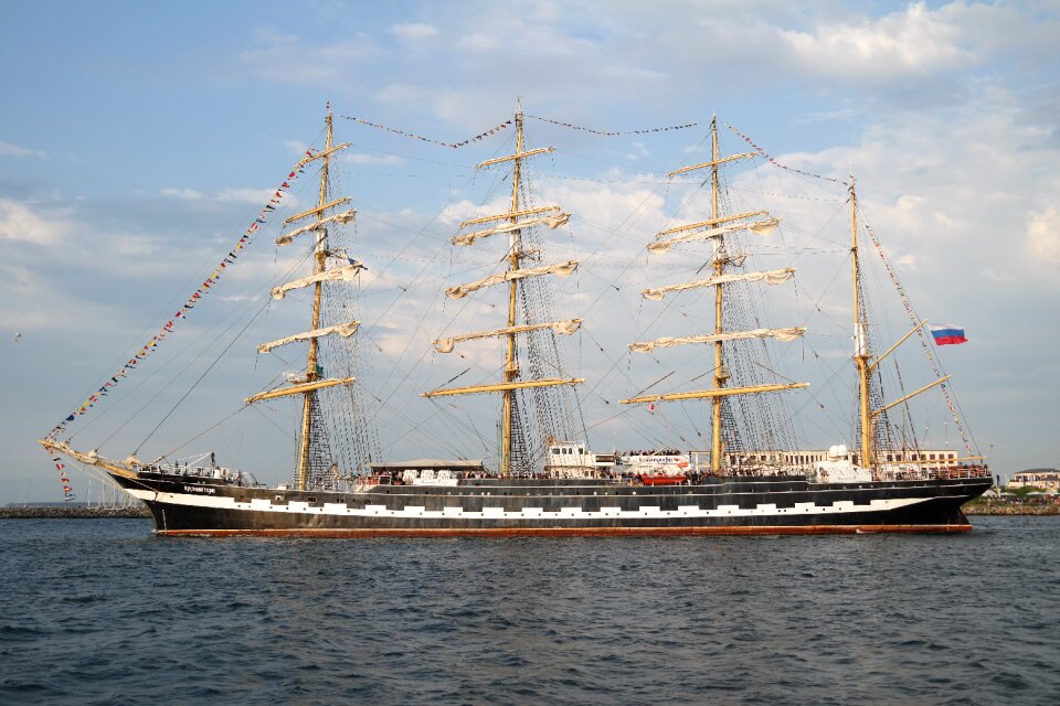 Sailing vessel four master port