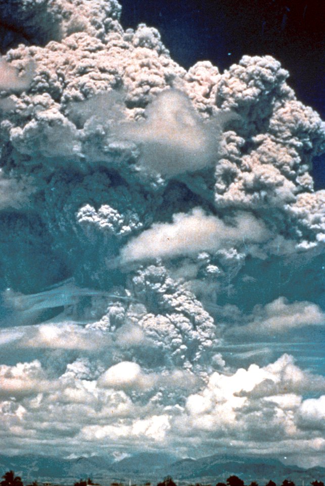 Eruption of Pinatubo Volcano (12 June 1991) (Luzon Volcanic Arc, Philippines) 1
