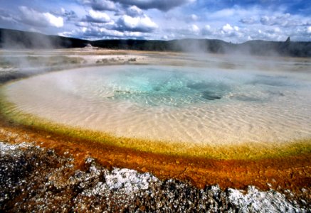 Orange Spring (Tangled Geysers Group, Lower Geyser Basin, Yellowstone, Wyoming, USA) (1977)