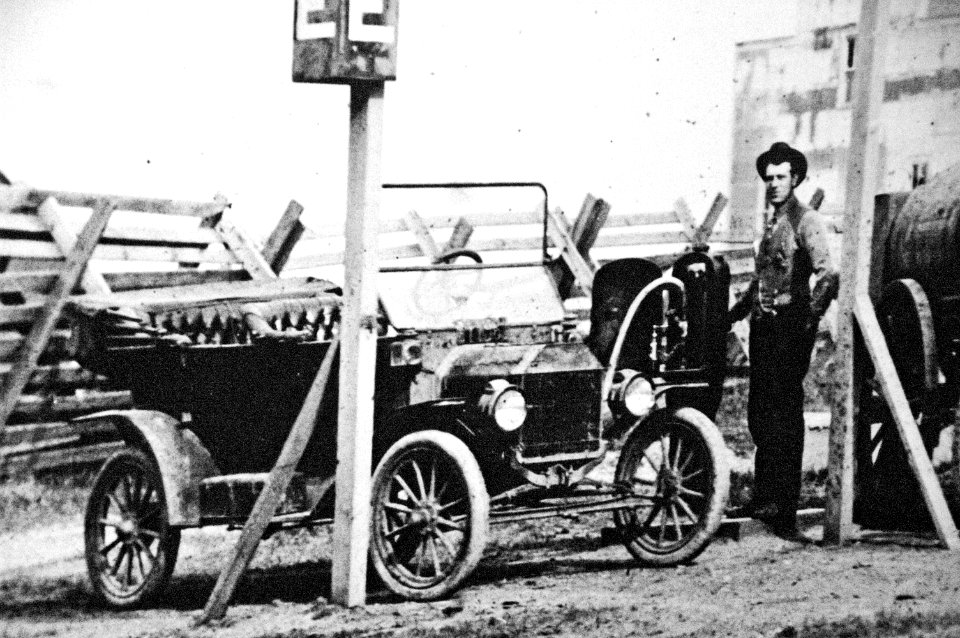 Early gasoline filling station (Standard Oil Company) 3