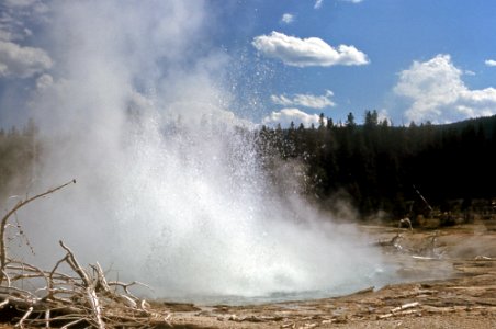 Seismic Geyser erupting (1970) 3