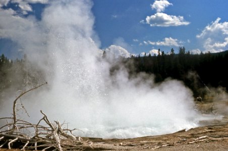 Seismic Geyser erupting (1970) 2
