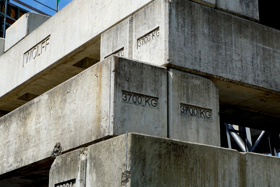 Weight foundation crane bracket