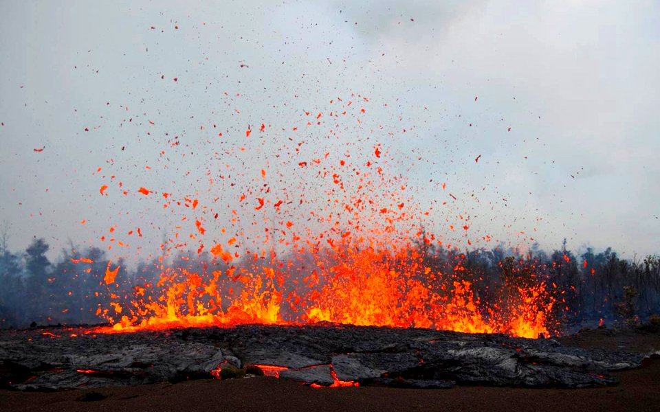 Fissure eruption (5 March 2011) (East Rift Zone, Kilauea Volcano, Hawaii Hotspot)