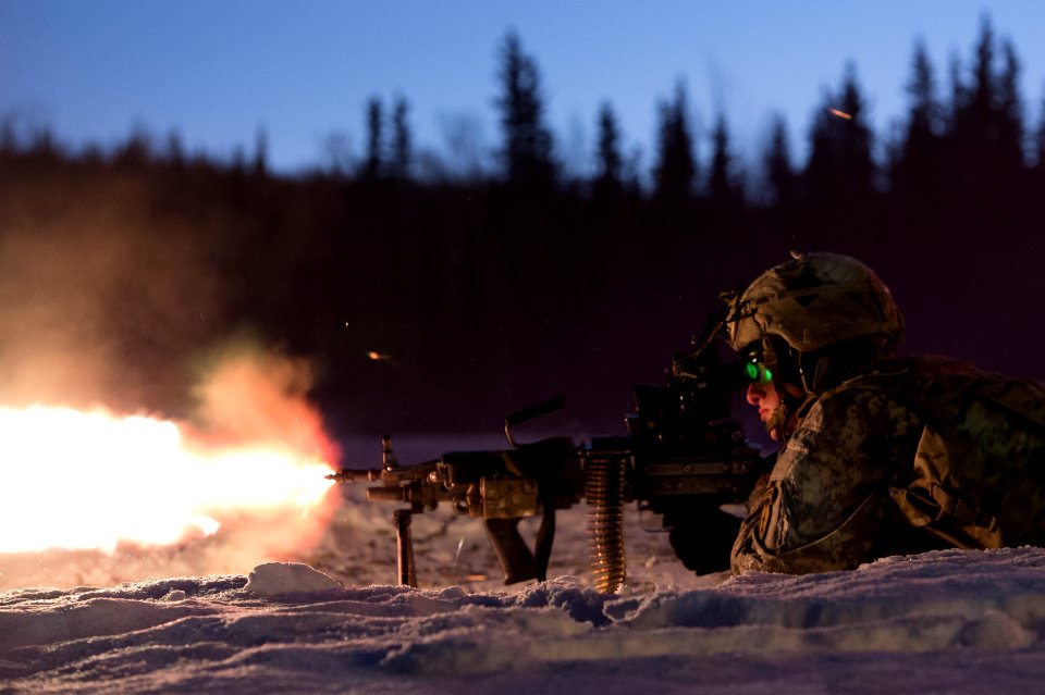 '1 Geronimo' paratroopers fire machine guns at JBER