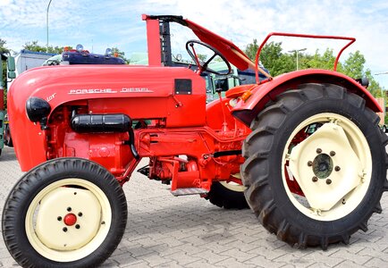 Oldtimer restored red nose