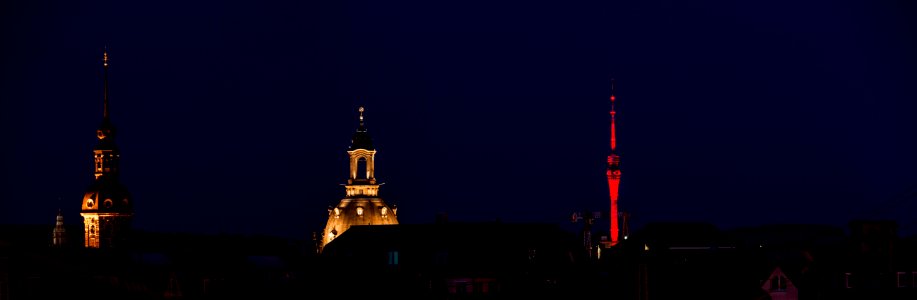 Dresden Fernsehturm illuminated red