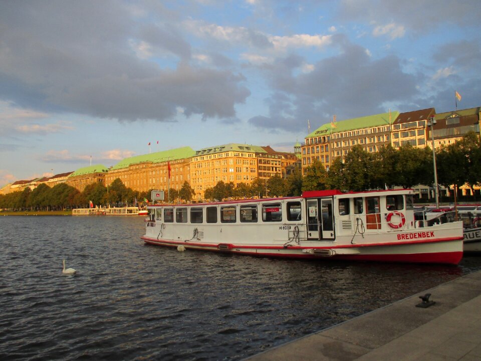 Promising steamer abendstimmung water