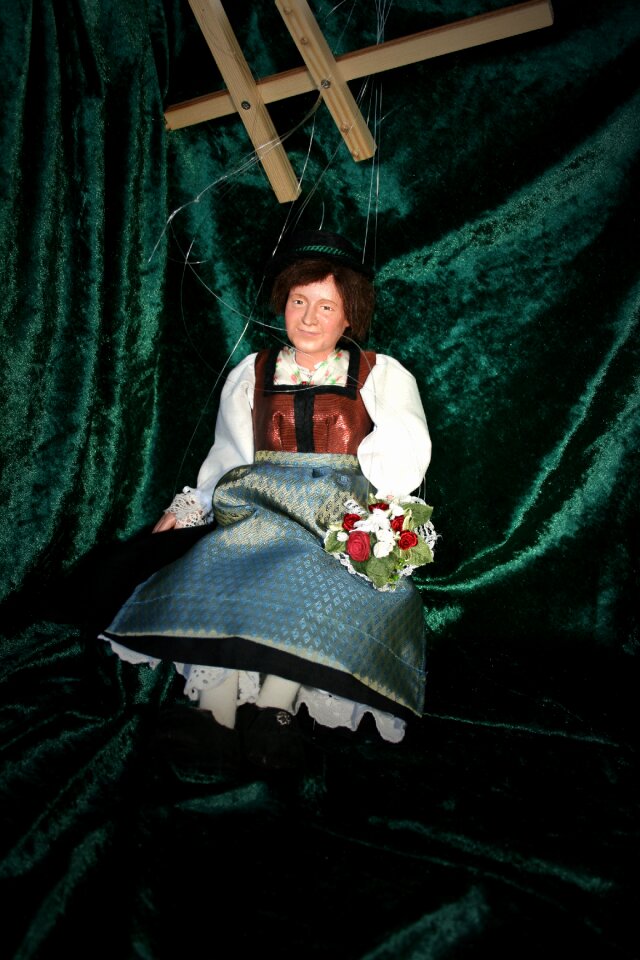 Dirndl children toys puppeteer
