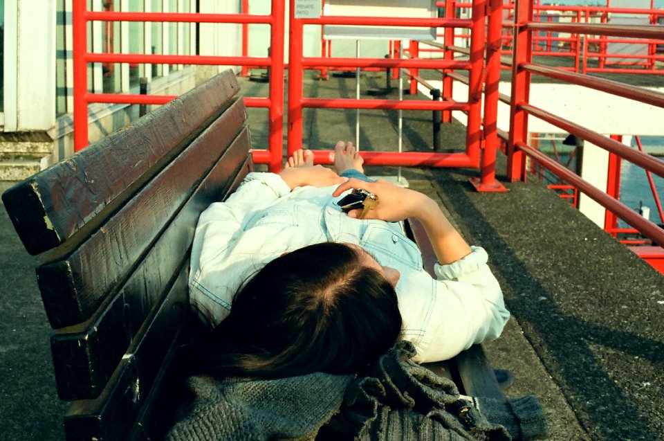 Lieing on the Bench, Lonsdale