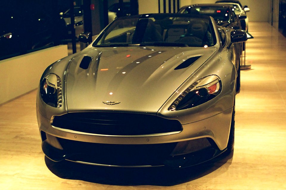 Silver Aston Martin, Front