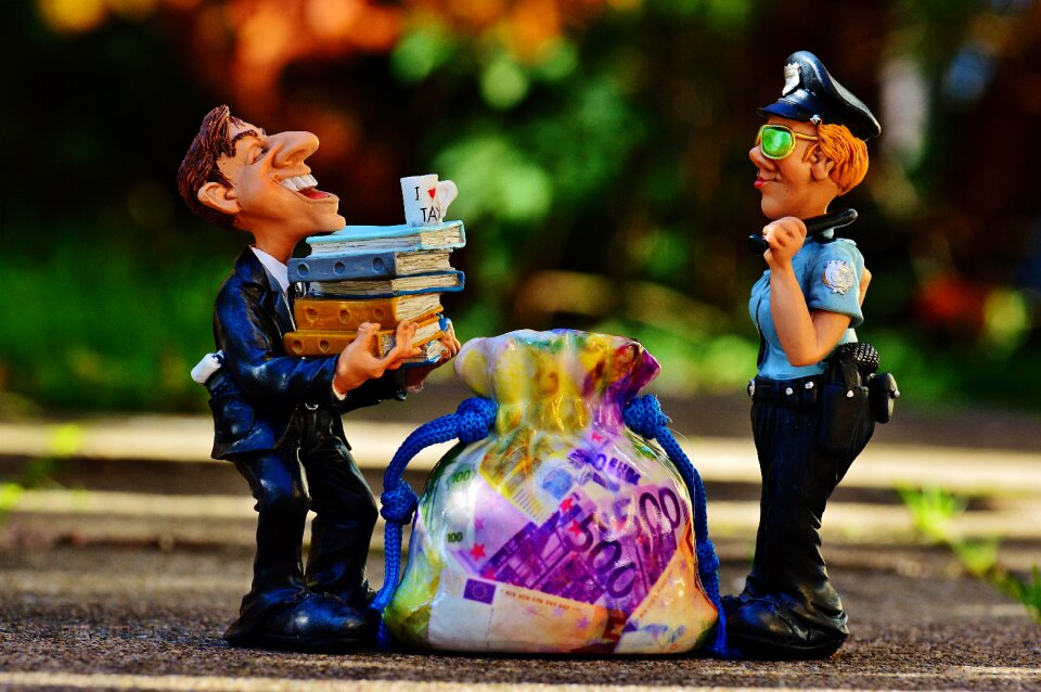 Handcuffs scam tax consultant