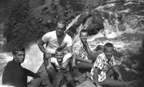 4 Boys & Dad, Pattison Park WI - 1951 or 1952 photo