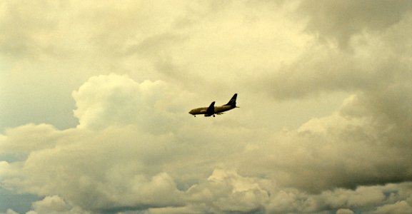 plane landing photo